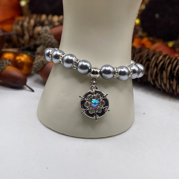 Silver Pearls Snap Jewelry Bracelet w/ Holiday Snowflake Snap SMALL Wrist NWT - Picture 6 of 9
